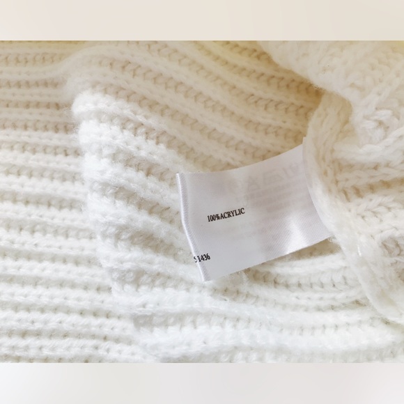 White off the shoulder sweater - Picture 6 of 9